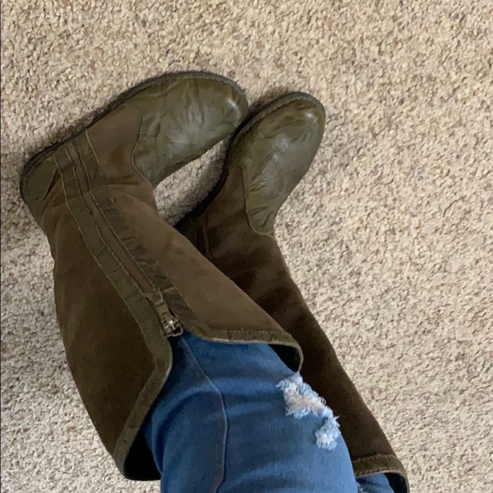 Clark’s knee high olive boot